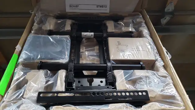 Chief STMS1U Tilt Wall Mount for 24 to 32 inch Displays in Video & TV Accessories in City of Toronto - Image 2