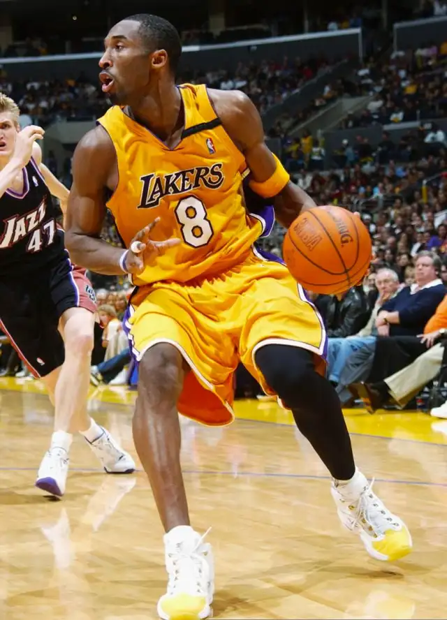 Reebok Question • Yellow Toe (Kobe) • Size 9.5 in Men's Shoes in City of Toronto - Image 3