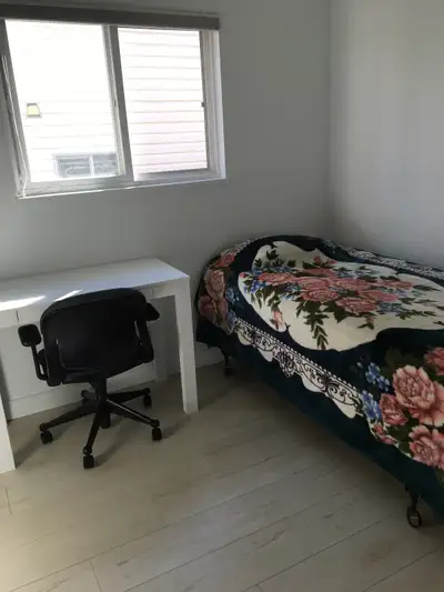 1BR / sharedBa available may 1 rent period: monthly private room house no private bath laundry on si...