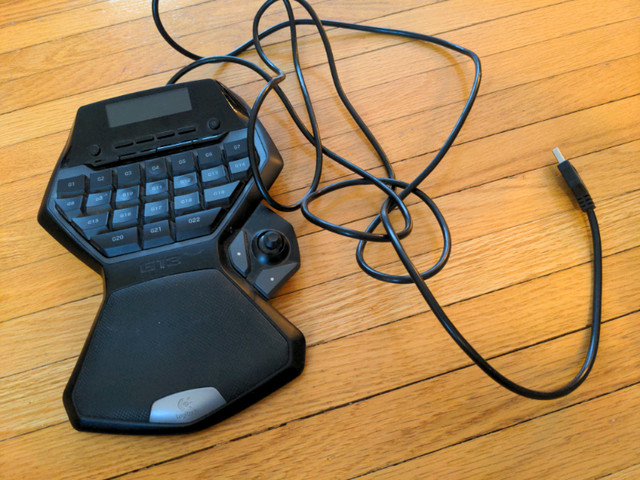Logitech g13 advance programmable keyboard in Mice, Keyboards & Webcams in Winnipeg