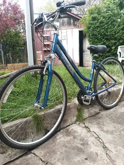 Haro Heartland Hybrid Bike 17inch stepthrough frame 24 Speed Everything works except back break need...