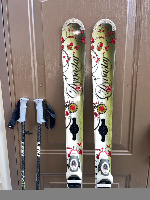 Beautiful 158 Dynastar ski  . Boots. Poles in Ski in Markham / York Region - Image 5