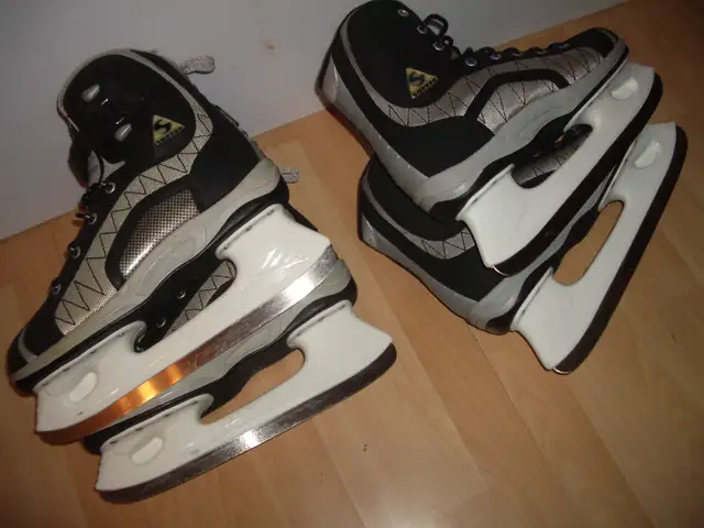 patins chaud _ SOFTEC _ size 10 US men or 11 US homme warm soft in Skates & Blades in City of Montréal - Image 4
