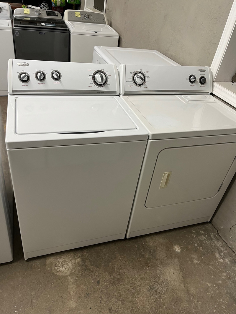 Whirlpool top load washer, electric dryer very clean | Washers & Dryers |  Stratford | Kijiji