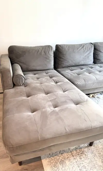 Mint condition- always protected with Coverings (except for photo) Paid $1,900 from Structube. Smoke...