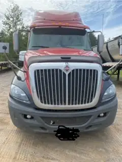 new sensors new steers oil changes every 13000 miles clutch 2023 new torck arms new rad Navistar eng...