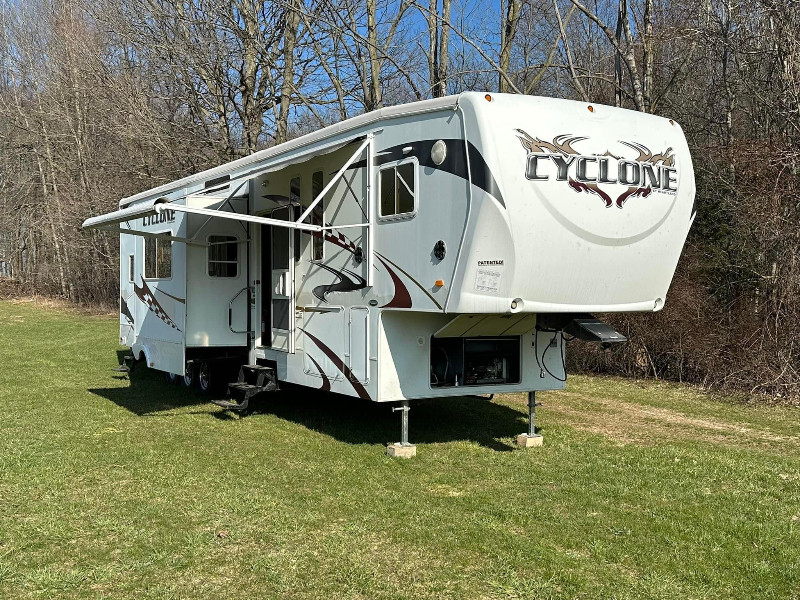 Toy hauler Travel Trailers & Campers Norfolk County Kijiji