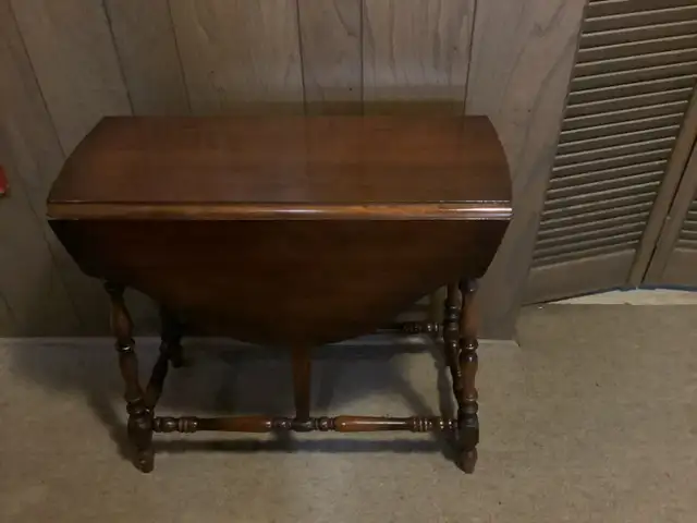 Vintage Solid Wood Drop-Leaf Table in Arts & Collectibles in City of Toronto - Image 2