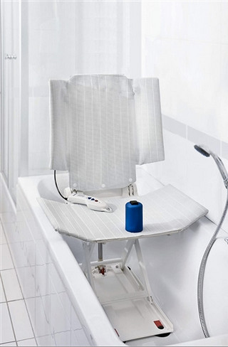 Aquatec Bath Tub Chair Lift in Health & Special Needs in Kingston - Image 4
