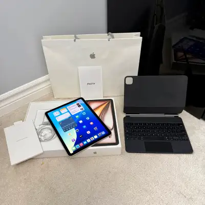 Selling M2, IPad Air 11", 6th Generation, 2024 Model, 128GB, Wifi + Cellular in beautiful Silver Col...
