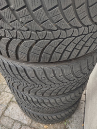 4 pneus hiver Kumho 245-40R19 Extra Load comme neufs.