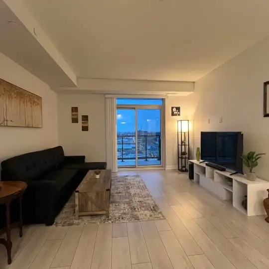 Newly Fully Furnished luxurious 1 bed apartment in centre of dow