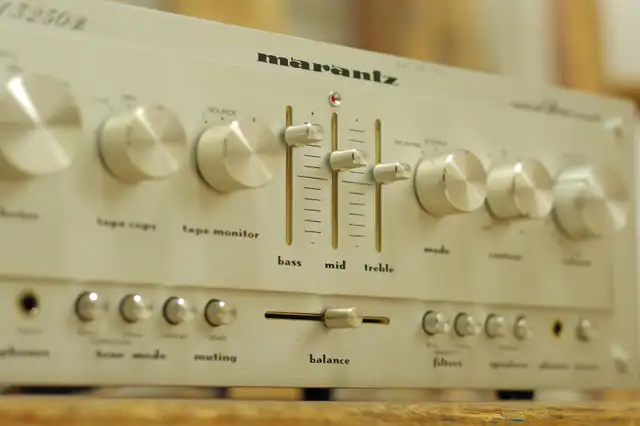 Marantz 3250B Preamplifier in Stereo Systems & Home Theatre in City of Toronto - Image 3