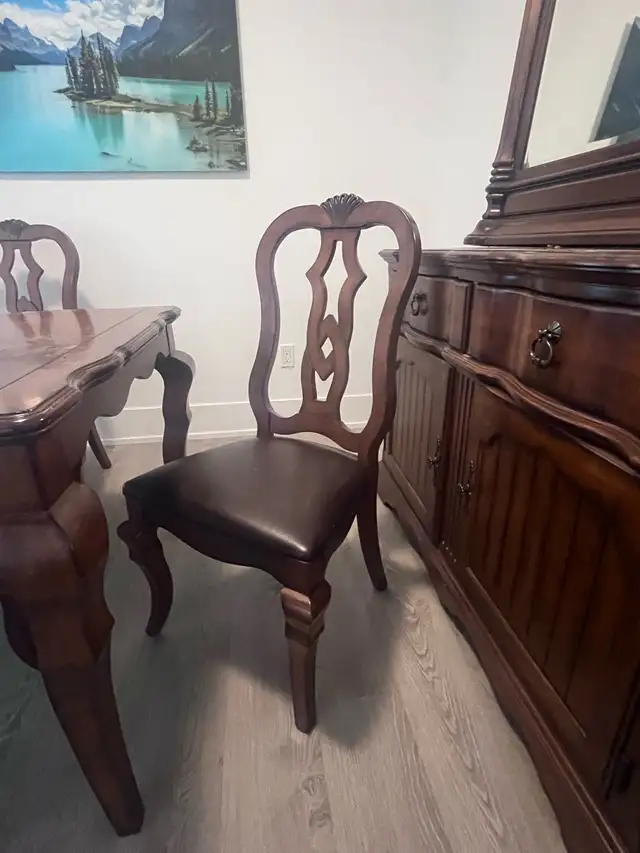 Solid Wood Dining Room Set with Matching Sideboard & Mirror in Dining Tables & Sets in Oakville / Halton Region - Image 4