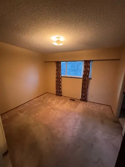 3 room Welcome to your next home! This charming 3-bedroom, 2-bathroom house in a friendly North Delt...