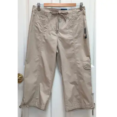 REITMANS PETITES Light Grey Cotton Cargo Capris (8P)(New), View more
