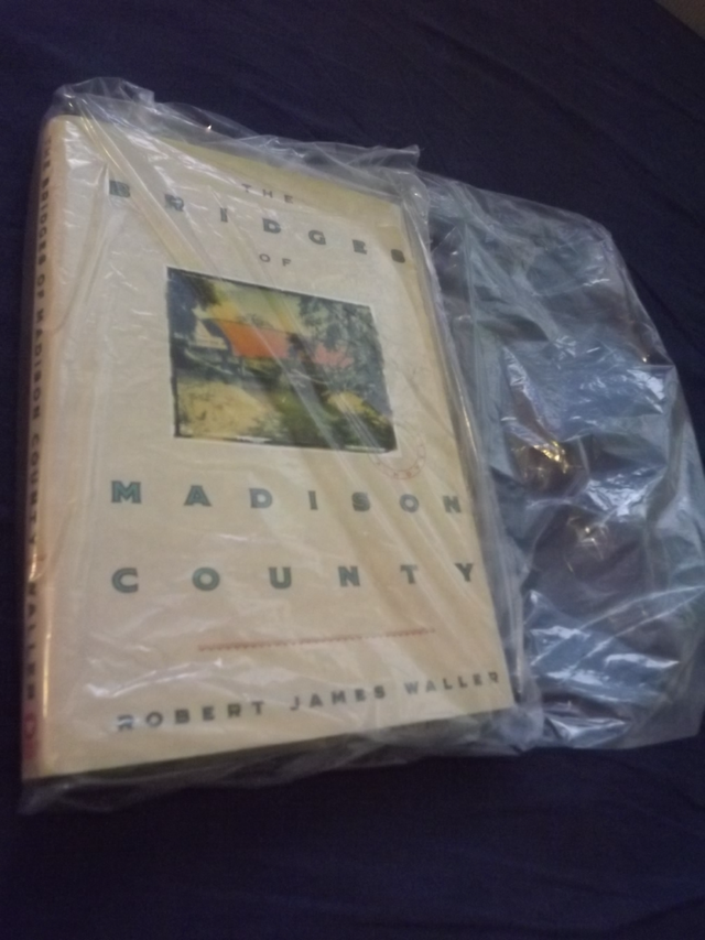 BRIDGES OF MADISON COUNTY HARDCOVER ROMANCE BOOK/NOVEL in Fiction in City of Toronto - Image 3