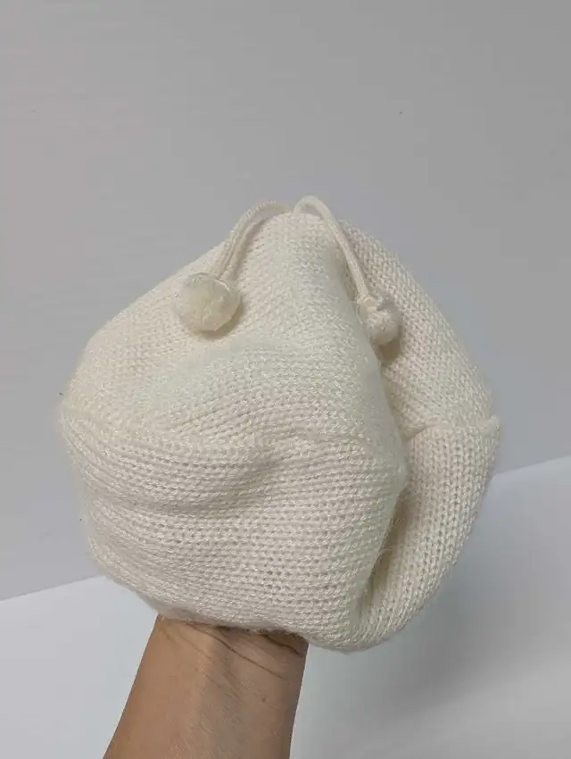 White Baby Girl Toque  in Clothing - 0-3 Months in Winnipeg - Image 2