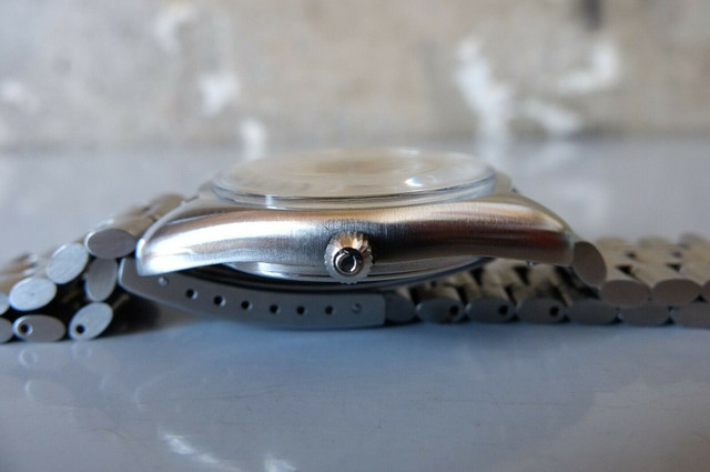 Vintage OMEGA Seamaster Date Mens Watch in Jewellery & Watches in City of Toronto - Image 3