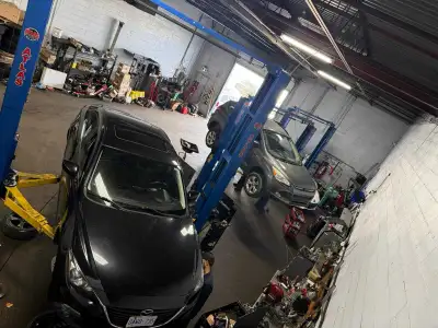 AUTO REPAIR / AUTOBODY SHOP FOR LEASE! Approx. 4,000 sq.ft. M2-zoned industrial unit near Steeles &...