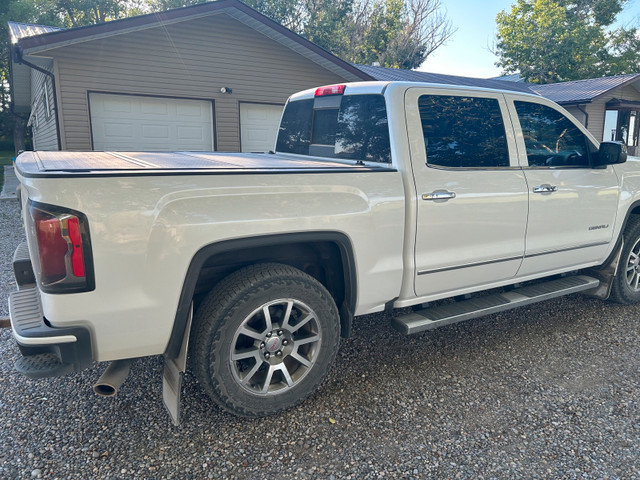 2017 gmc Denali  in Cars & Trucks in Lethbridge - Image 4