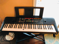 LIKE NEW BARELY USED YAMAHA PSR E263 WITH STAND AND BOX