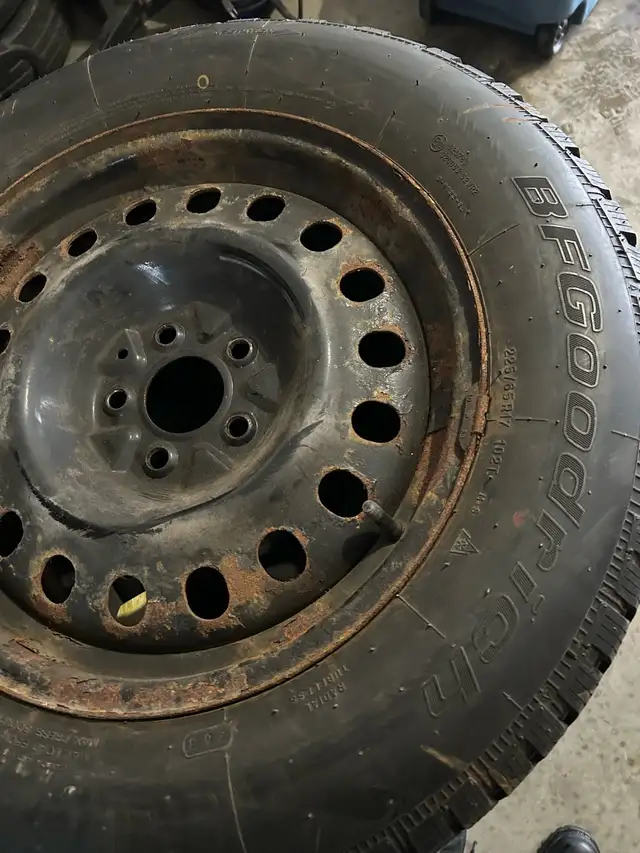 4 pneus d’hiver 225 X 65 R 17 BFGoodrich in Tires & Rims in Lévis - Image 6