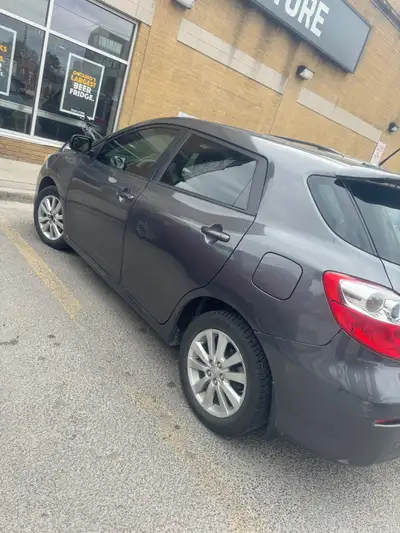Am saling my Toyota matrix 2010 in good condition woman driving have been taking care of it ,it runs...