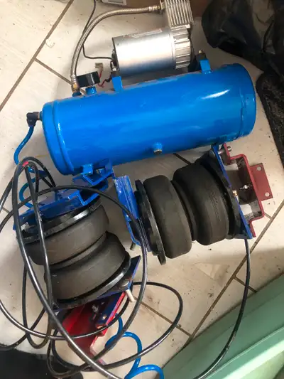 09-16 DODGE RAM REAR AIR BAGS / RIDE SUSPENTION COMES WITH COMPRESSOR BAGA AND BRAKETS AIR LINES EVE...
