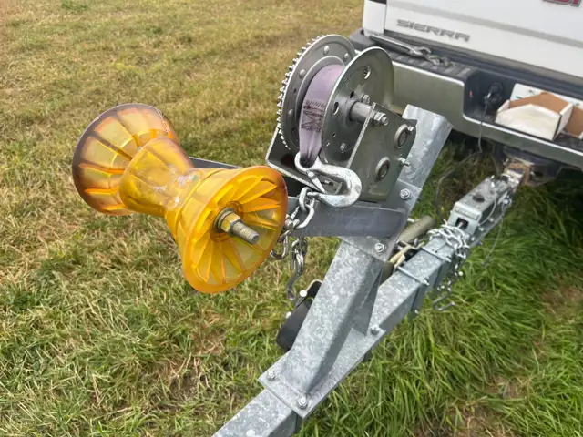 Road Runner Boat Trailer, 21ft to 24ft boat in Powerboats & Motorboats in Regina - Image 7