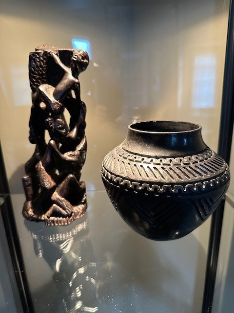 Duo Sculpture l’arbre de vie en ébène et pot en terre cuite dans Art et objets de collection  à Longueuil/Rive Sud