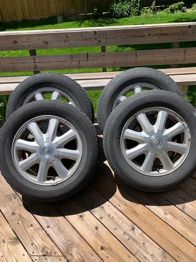 All-season radial tires on rims (4) Size 225/60 R16