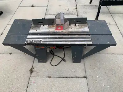 This Vermont American router table comes equipped with a reliable Craftsman router, making it a perf...