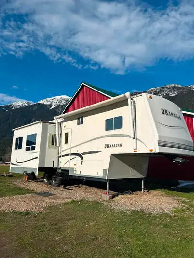 2007 Okanagan Fifth Wheel 32.5ft Everything works as it should and has been very well maintained 3 s...