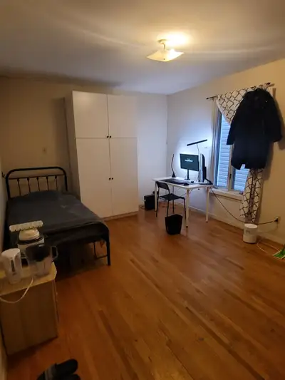 Looking for someone to sublet from May 1st to August 31st. - Utility included ( Wifi, Hydro, Water)...