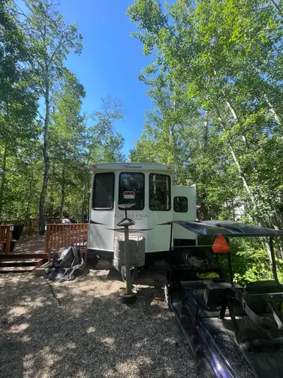 2013 destination trailer, just over 40’ long. Front living room with rear king bedroom. Has been on...