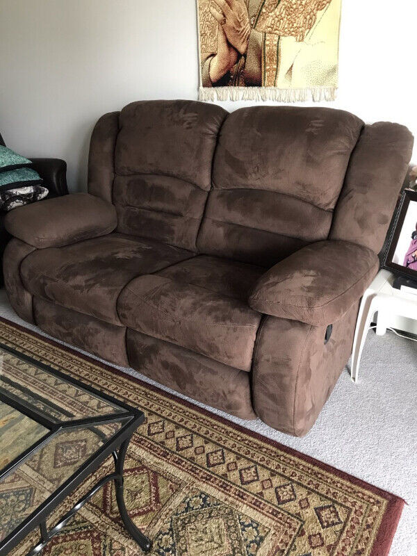 Recliner Excellent Quality Sofa Set in Couches & Futons in Calgary