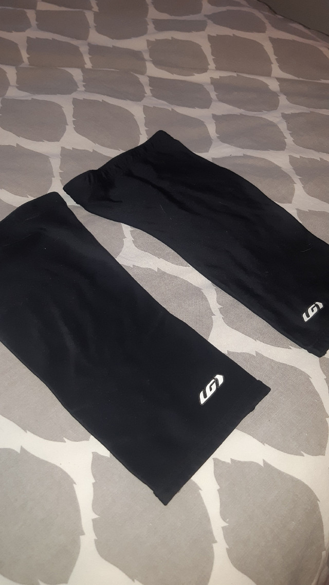 Louis Garneau leg warmers  in Clothing, Shoes & Accessories in Bedford - Image 2