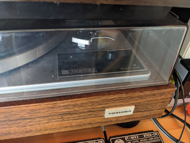 Toshiba SR-305 Belt Drive Turntable Excellent! in Stereo Systems & Home Theatre in Barrie - Image 2