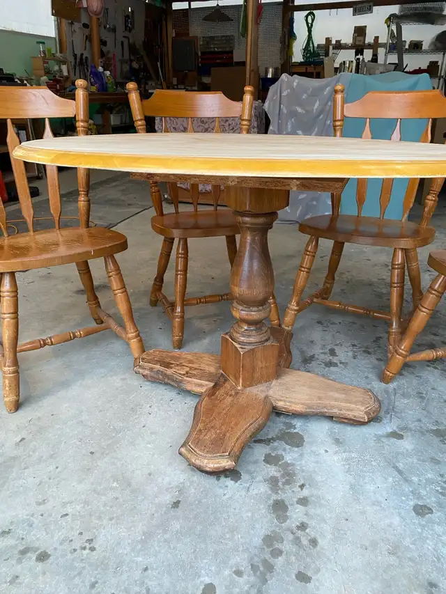 Solid Wood Dining Table + 4 Chairs — Refinish Project in Dining Tables & Sets in Kamloops - Image 3