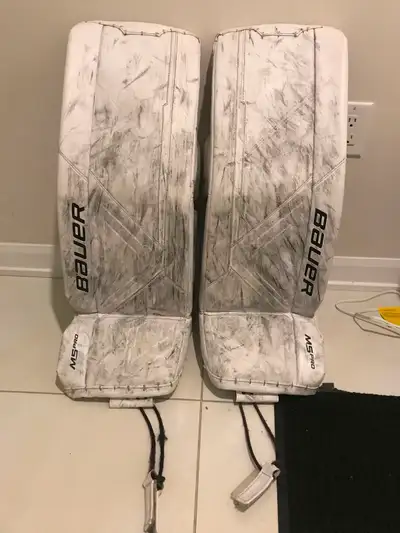 Bauer M5 pro large intermediate goalie pads., View more