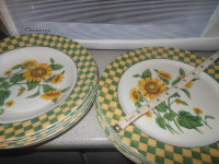 Plastic plates & bowls