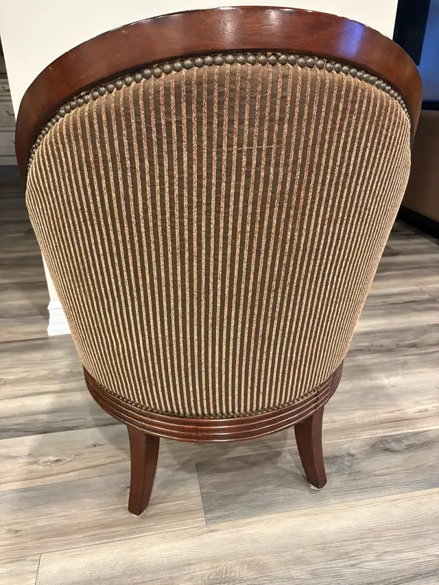 Accent Chairs in Chairs & Recliners in Mississauga / Peel Region - Image 6