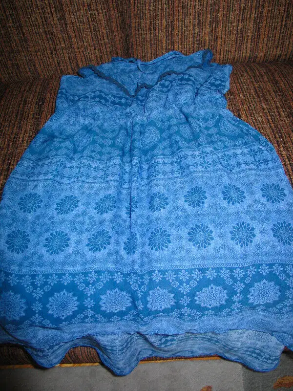 Girls Blue Sleeveless Chiffon Party Dress Size 10-12 in Kids & Youth in Calgary - Image 2