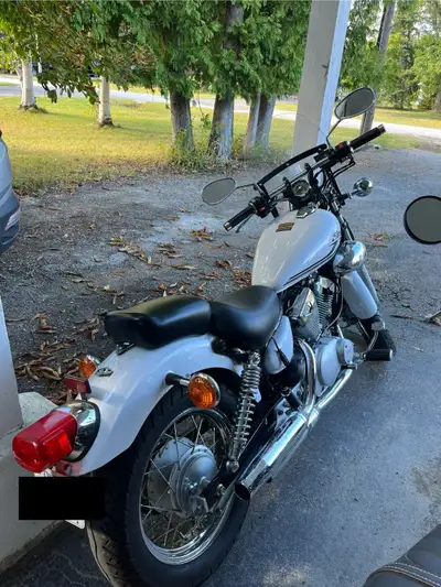 2016 Yamaha V-Star 250cc. Great starter bike or cruiser for those with smaller builds. Recently safe...