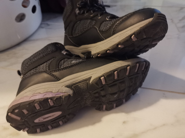 S sport Women hiking boot in Women's - Shoes in Markham / York Region - Image 2