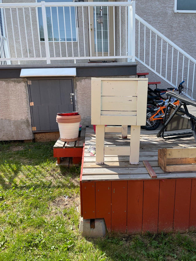 Planter box  in Plants, Fertilizer & Soil in Calgary - Image 2