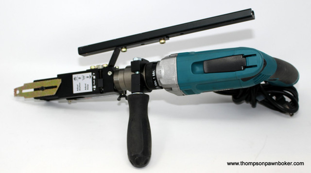 GRABBER SUPER DRIVE 05 AUTO FEED & MAKITA SCREWDRIVER in Other in Hamilton - Image 2