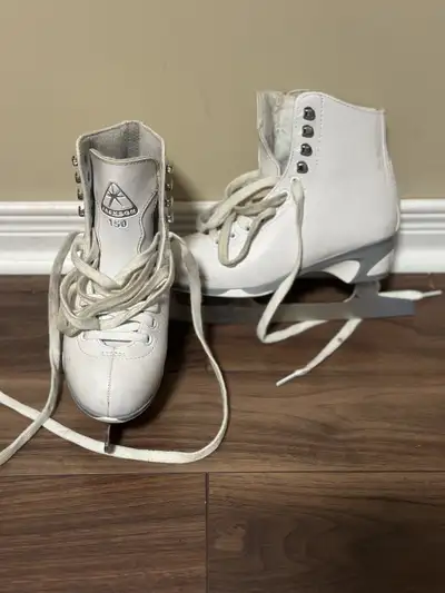 Youth figure skates size 3, View more