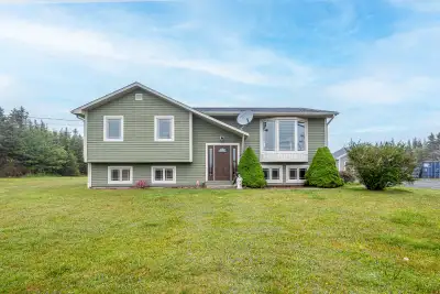 2800 Clam Harbour Road, Owls Head, Nova Scotia Hoo-hoo-who wants to own this new-to-market listing i...